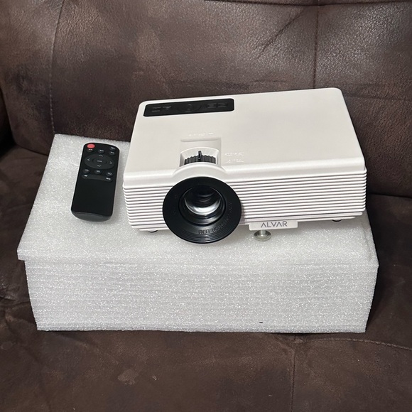 Indoor Projector - Picture 3 of 7